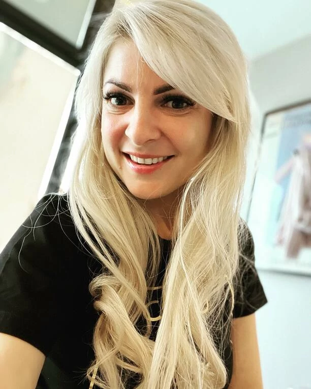 Królowa disco polo już tak nie wygląda! Fani w szoku co Magdalena Narożna ZNÓW zrobiła z włosami! 