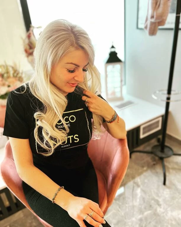 Królowa disco polo już tak nie wygląda! Fani w szoku co Magdalena Narożna ZNÓW zrobiła z włosami! 