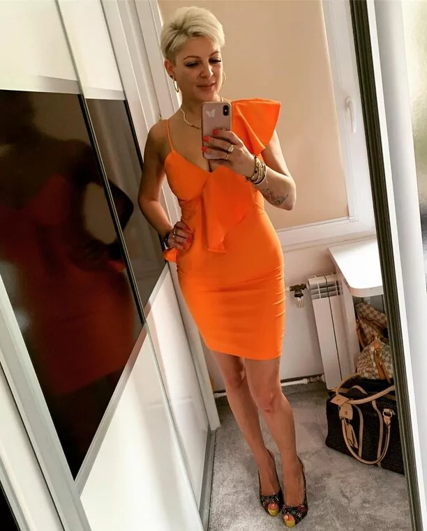 Magdalena Narożna (Piękni i Młodzi) rzuciła wszystkich na kolana. Królowa disco polo zachwyca sukienką z dużym dekoltem!