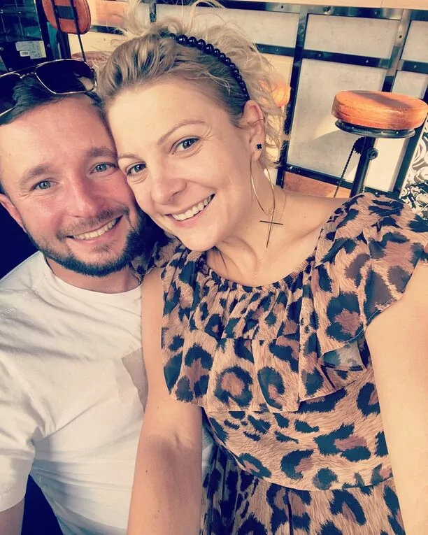 Magdalena Narożna (Piękni i Młodzi) rzuciła wszystkich na kolana. Królowa disco polo zachwyca sukienką z dużym dekoltem!