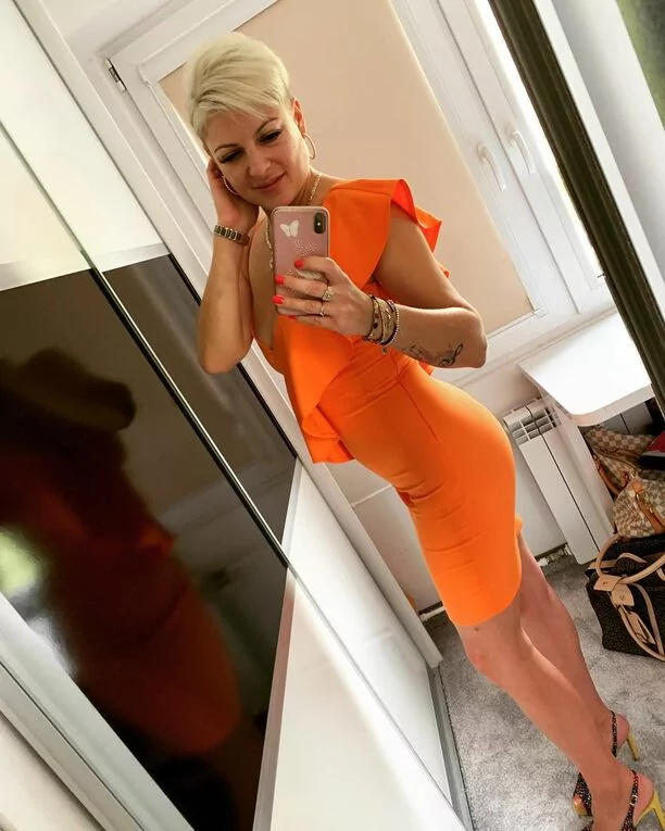 Magdalena Narożna (Piękni i Młodzi) rzuciła wszystkich na kolana. Królowa disco polo zachwyca sukienką z dużym dekoltem!