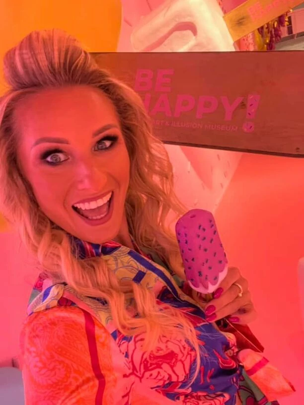 Muzyczna ofensywa znanej wokalistki disco polo! Artystka pokazała zdjęcia z planu nowej produkcji! To znane miejsce w Warszawie! 