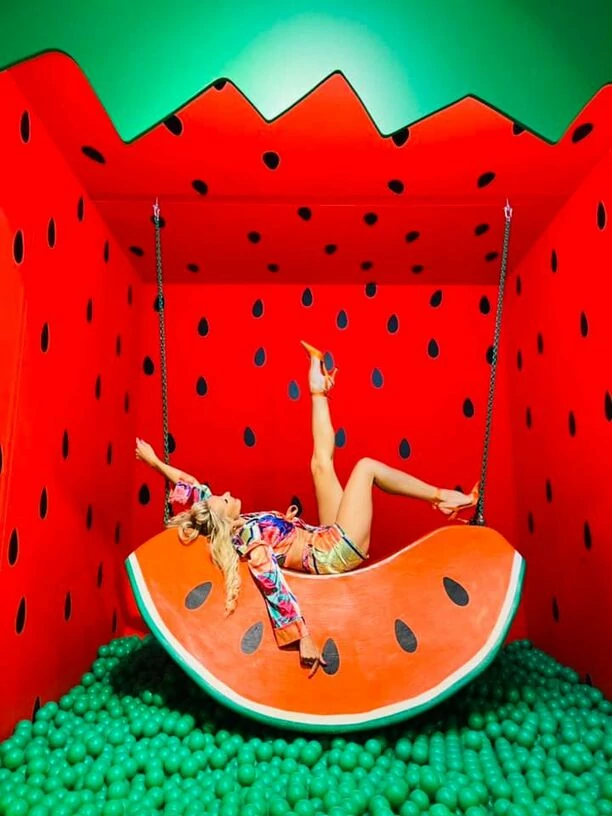 Muzyczna ofensywa znanej wokalistki disco polo! Artystka pokazała zdjęcia z planu nowej produkcji! To znane miejsce w Warszawie! 