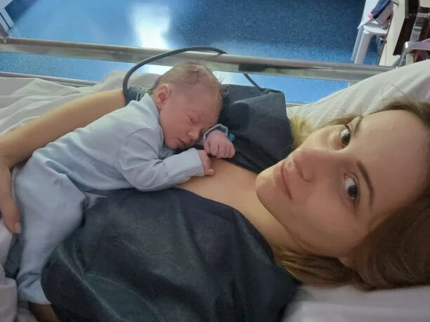 Popularna gwiazda disco polo została mamą! Do sieci wrzuciła wzruszające zdjęcie z dzieckiem!