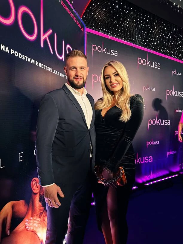 Paula Karpowicz kusi figurą i dekoltem! To była jedyna gwiazda disco polo na premierowym pokazie filmu Pokusa!