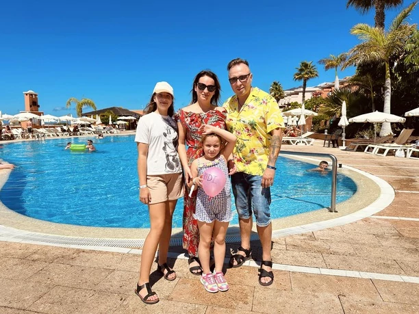 Czadoman wylądował z rodziną na Teneryfie! Tak gwiazdor disco polo spędza czas z najbliższymi poza koncertami! 