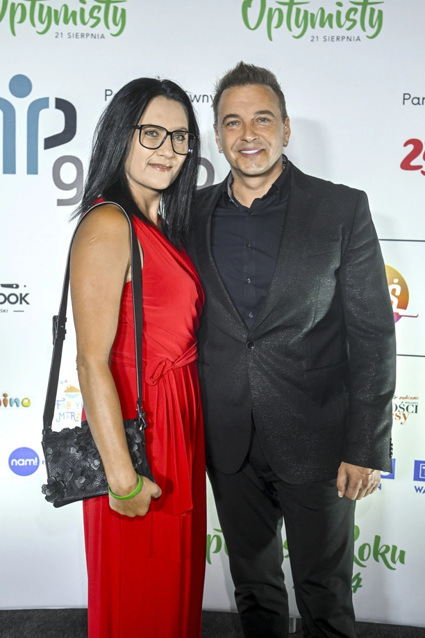 Unikają rozgłosu?! Żona Radosława Liszewskiego w blasku fleszy! Te objęcia zdradzają wszystko! [FOTO]

