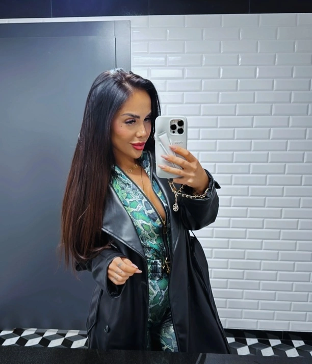 Wokalistka Klaudia Zielińska czaruje pięknem i ponętnością – fani zachwyceni nowym zdjęciem gwiazdy disco! 