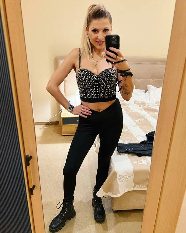 Magdalena Narożna znowu zaszalała - co za DEKOLT! Jej najnowszy strój rozgrzewa do czerwoności! 