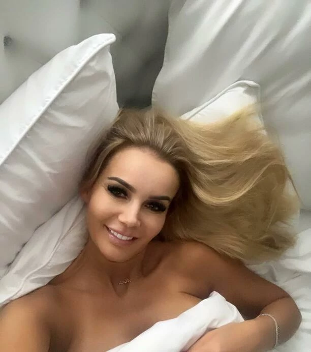 Przepiękna?! Znana wokalistka disco polo kusi z łóżka! Monika Chwajoł wie, jak zwrócić na siebie uwagę!