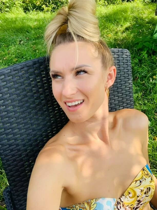 Urocza gwiazdeczka disco polo kusi ponętnym biustem! Gorące zdjęcia artystki podbiły internet! 