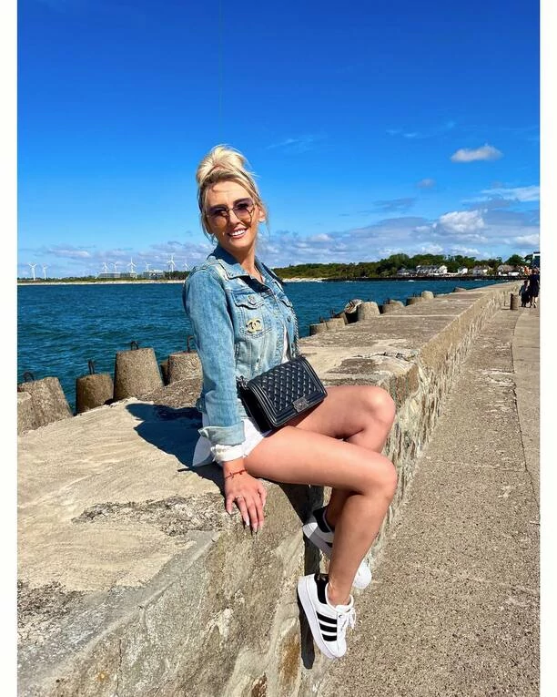 Jej gorące zdjęcia rozpalają zmysły! Znana wokalistka disco polo wypoczywa nad polskim morzem!