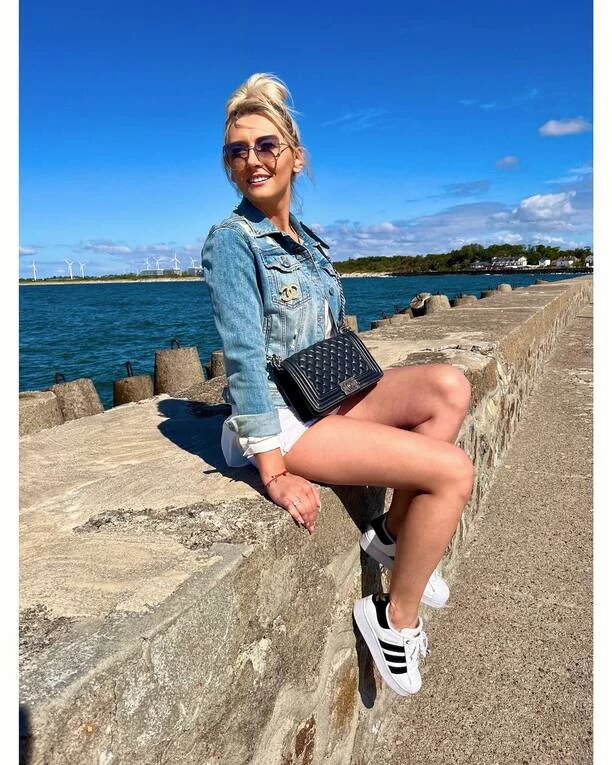 Jej gorące zdjęcia rozpalają zmysły! Znana wokalistka disco polo wypoczywa nad polskim morzem!