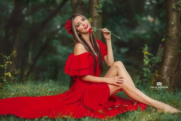 Angelika Żmijewska - Top Girls wygląda jak prawdziwa królowa! To najpiękniejsza gwiazda disco polo?! Cudowne nowe zdjęcia artystki!