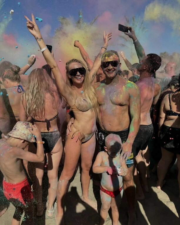 Żona Dawida Narożnego w bikini! Zjawiskowa sylwetka Joanny Narożnej rozgrzewa internet – zobacz zdjęcia z egzotycznych wakacji!