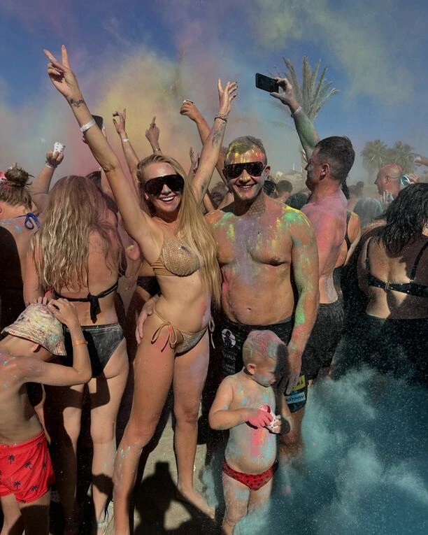 Żona Dawida Narożnego w bikini! Zjawiskowa sylwetka Joanny Narożnej rozgrzewa internet – zobacz zdjęcia z egzotycznych wakacji!