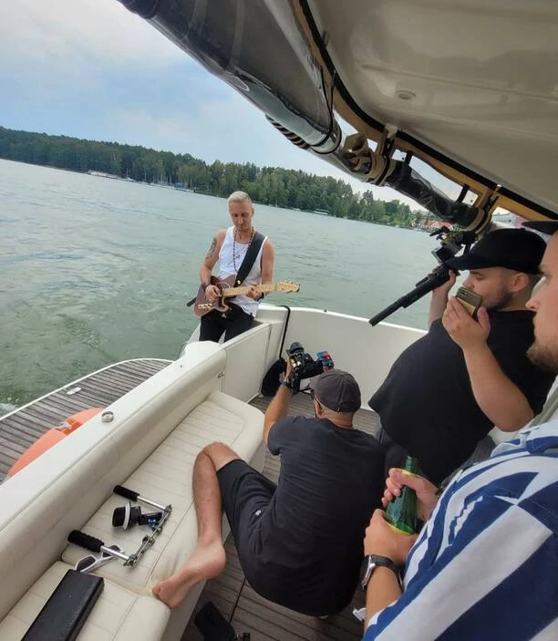 Jagoda i Brylant odsłonili kulisy nowej produkcji! Zapowiada się iście wakacyjne kino!