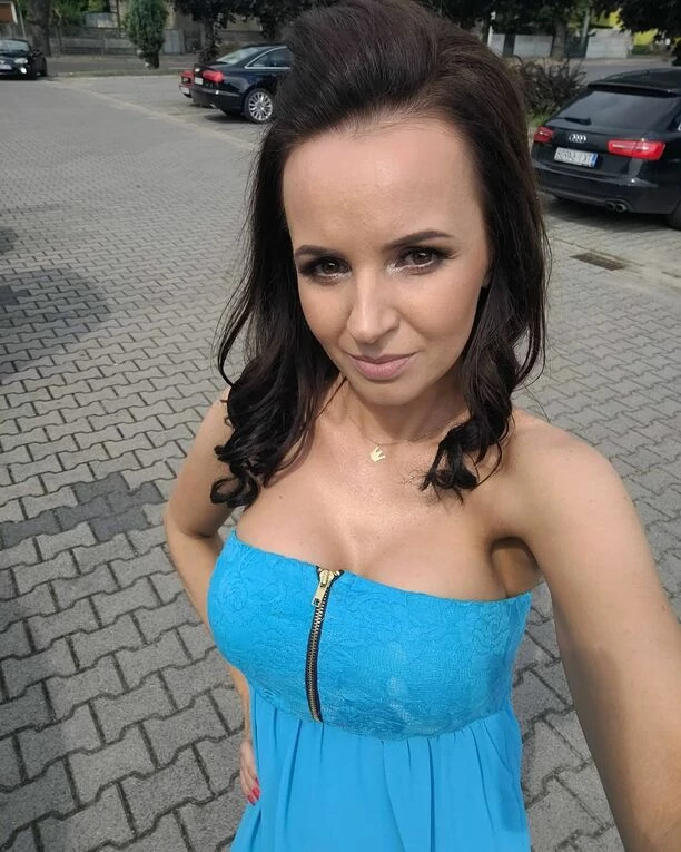 Najgorętsza Mamuśka w disco polo cała w czerwieni! Gwiazda zachwyca kuszącą stylizacją! 