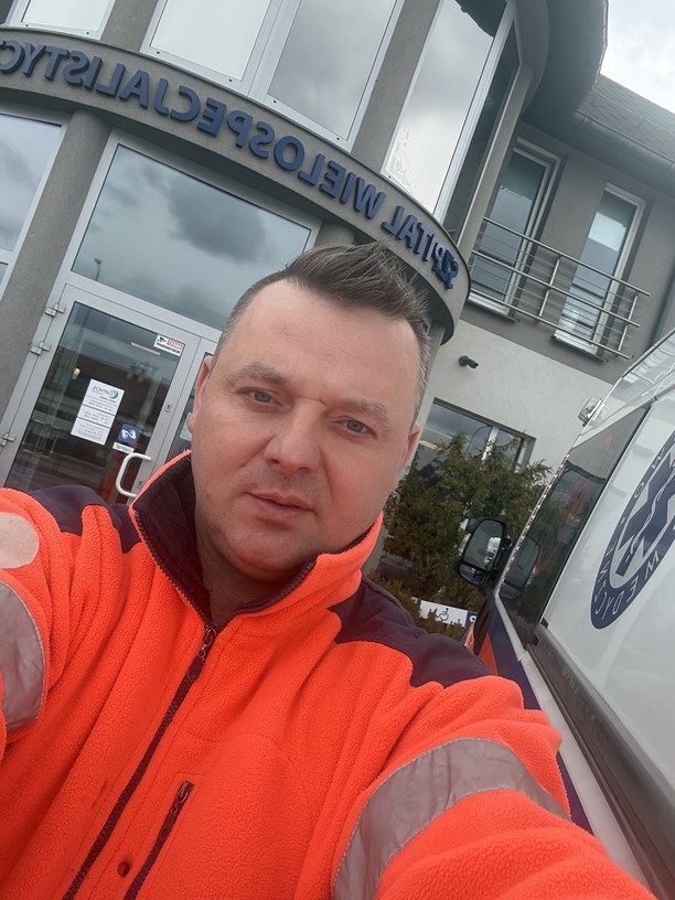 Plik Mr-Sebii-w-trasie-ratunkowej-300-km-Pacjentka-okazala-sie-znana-dziewczyna-z-teledyskow-disco-polo-3.jpg