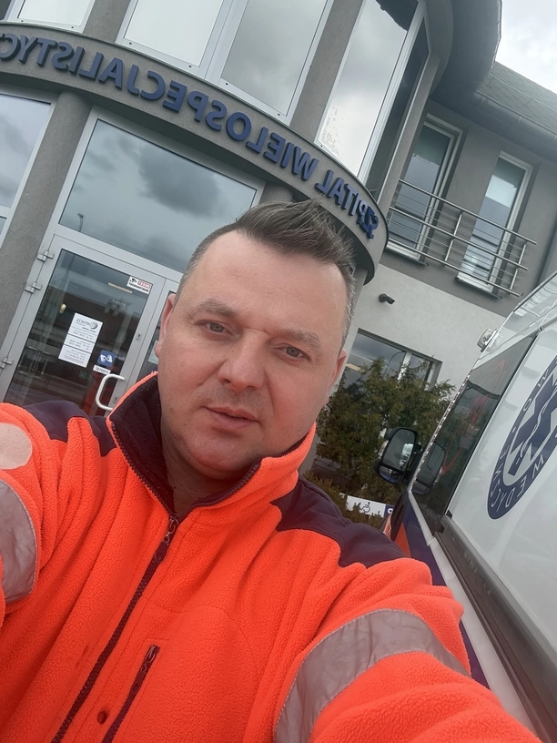 Mr Sebii w trasie ratunkowej 300 km. Pacjentką okazała się znaną dziewczyną z teledysków disco polo