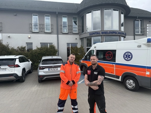 Mr Sebii w trasie ratunkowej 300 km. Pacjentką okazała się znaną dziewczyną z teledysków disco polo