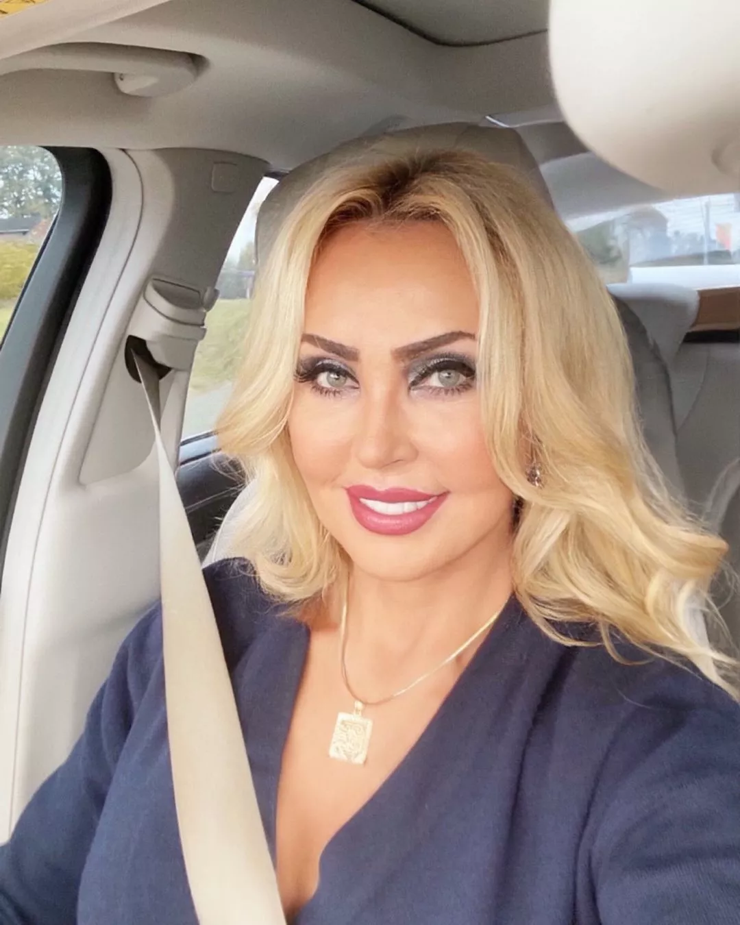 Teresa Werner uwodzi, eksponując ponętny biust w prześlicznej sukience! Fani zachwyceni ”Bogini piękna i talentu wow”!