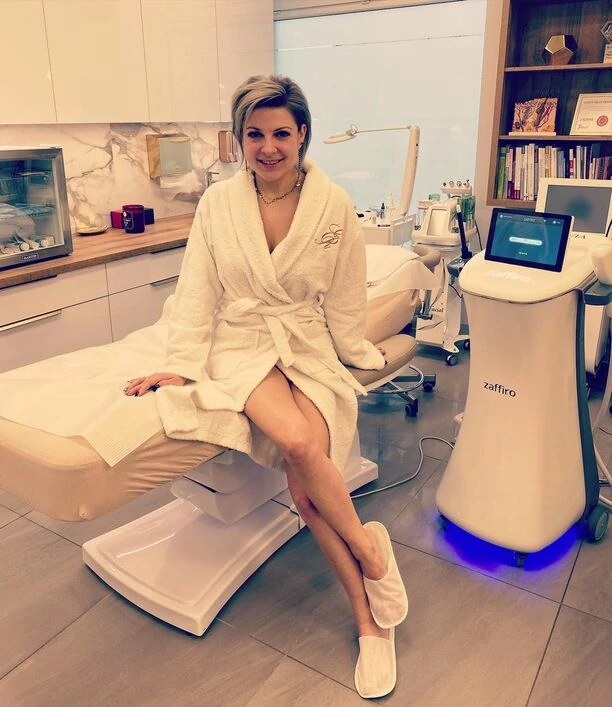 Magdalena Narożna młodnieje w oczach?! Gwiazda disco polo znów skorzystała z zabiegów, które poprawiły jej wygląd i samopoczucie! Jak TERAZ wygląda?!