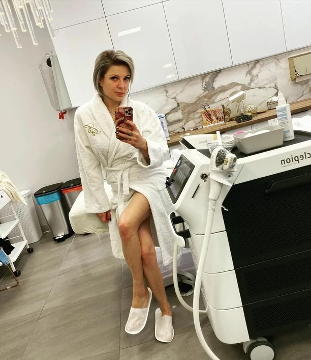 Magdalena Narożna młodnieje w oczach?! Gwiazda disco polo znów skorzystała z zabiegów, które poprawiły jej wygląd i samopoczucie! Jak TERAZ wygląda?!