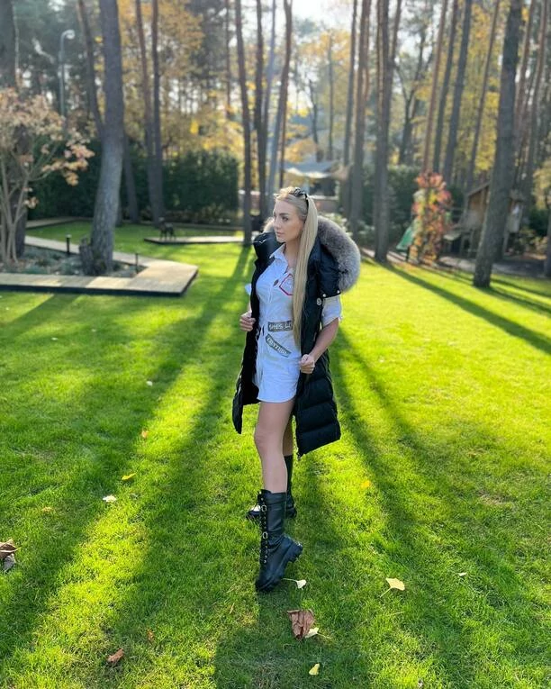 To najpiękniejsza żona w branży disco polo?! Internauci zachwyceni wizerunkiem Żony Dawida Narożnego „Piekna kobieta super„