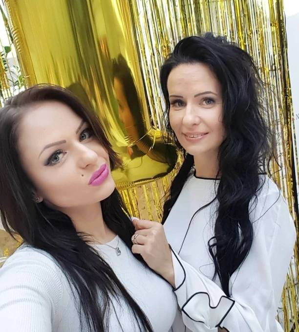 Gwiazda muzyki disco polo pokazała się z córką! Wyglądają jak dwie krople wody?! Fani myśleli, że to siostra Etny! 