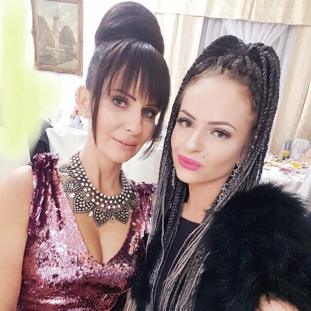 Gwiazda muzyki disco polo pokazała się z córką! Wyglądają jak dwie krople wody?! Fani myśleli, że to siostra Etny! 