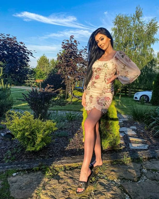 Urocza wokalistka disco polo odważnie wyeksponowała biust! Gorące kadry rozpalają wyobraźnię! Fani komentują!