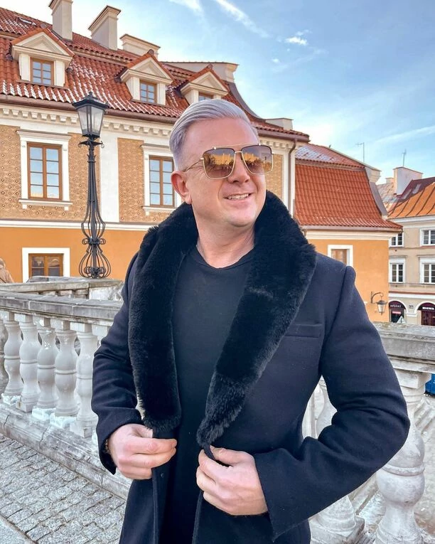 DBomb w eleganckim wydaniu zachwycił fanów i inne gwiazdy disco polo! To najlepiej ubrany wokalista w branży?