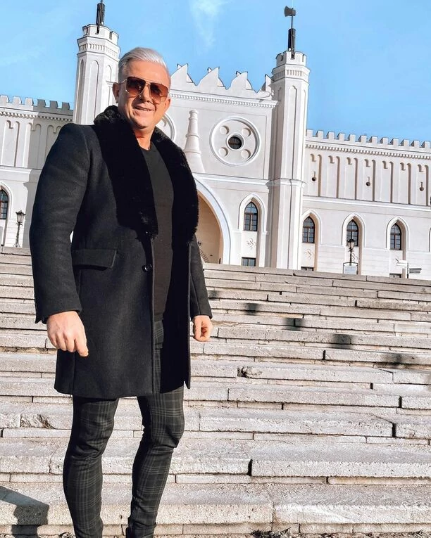 DBomb w eleganckim wydaniu zachwycił fanów i inne gwiazdy disco polo! To najlepiej ubrany wokalista w branży?