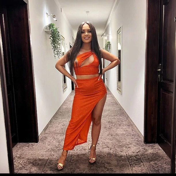 Niezwykła metamorfoza znanej wokalistki disco polo! Piękna Milena ze Szpilek nie do poznania! Fani „To fejk„