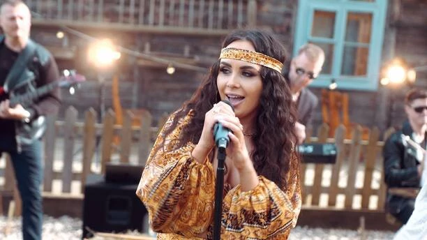 Niezwykła metamorfoza znanej wokalistki disco polo! Piękna Milena ze Szpilek nie do poznania! Fani „To fejk„