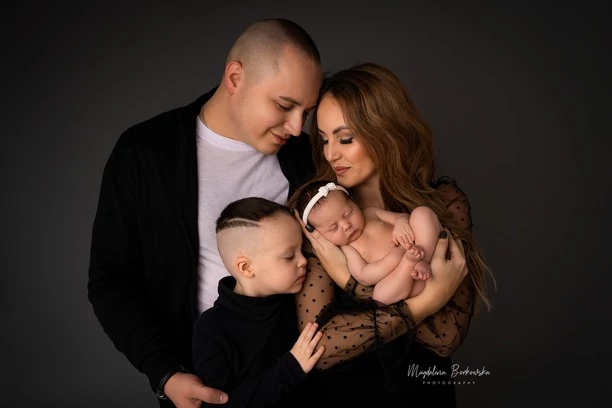 Znany wokalista disco polo po raz drugi został ojcem! Urocze zdjęcie chwyta za serce!