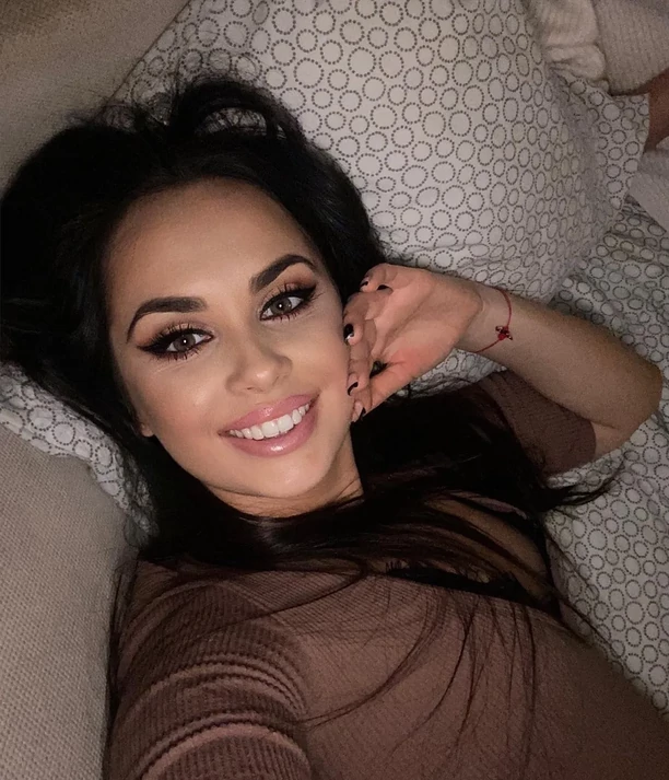 Piękna gwiazda disco polo przyłapana na sali treningowej! Jej sportowy strój przyciąga spojrzenia!