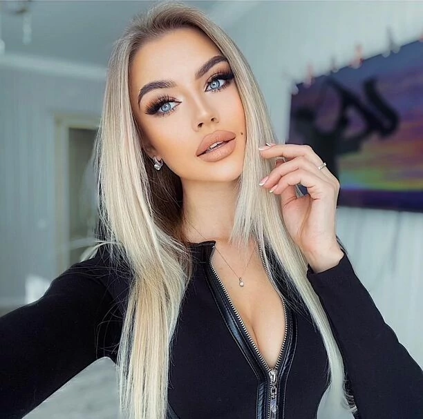 Śliczna gwiazdeczka disco polo odsłoniła biust! W sieci już dawno nie było tak gorąco! ”Olśniewasz i promieniejesz”