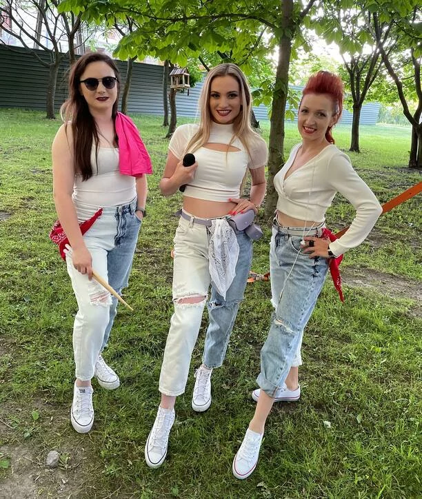 Piękno w potrójnej dawce! Znane artystki disco polo kuszą w wyjątkowych strojach! Fani oczarowani!