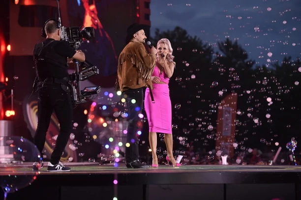 Przepiękna Agnieszka Drewnicka Exaited i Maciej Smoliński znów razem! Wokalistka w różowej stylizacji wygląda cudownie!