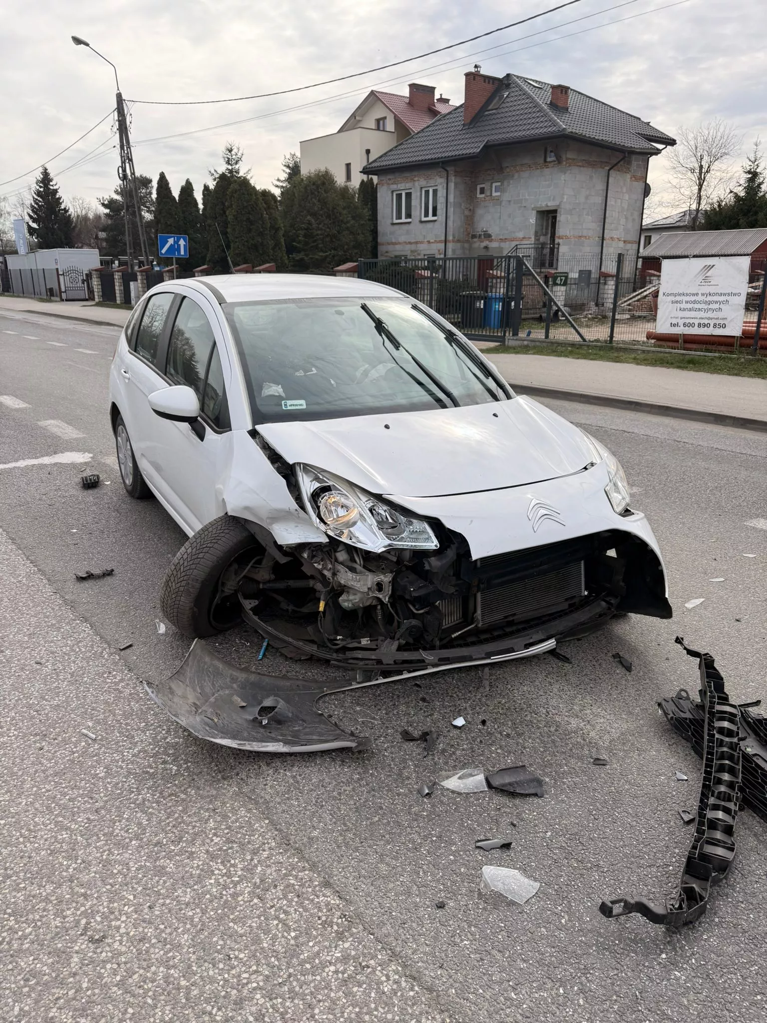 Pilne! Bartek Padyasek D-Bomb miał wypadek! Samochód gwiazdora disco kompletnie rozbity, interweniowały służby! 