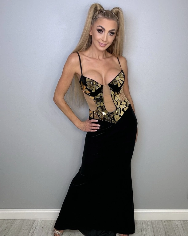 Ogromny dekolt na pierwszym planie Joanny Narożnej robi furorę! Żona Dawida Narożnego zachwyca nową stylizacją
