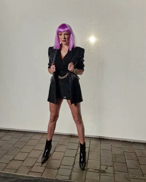 Co za odwaga! Magda Narożna nie boi się eksperymentować! Gwiazda disco polo zaskoczyła nowym wizerunkiem! Fani w szoku