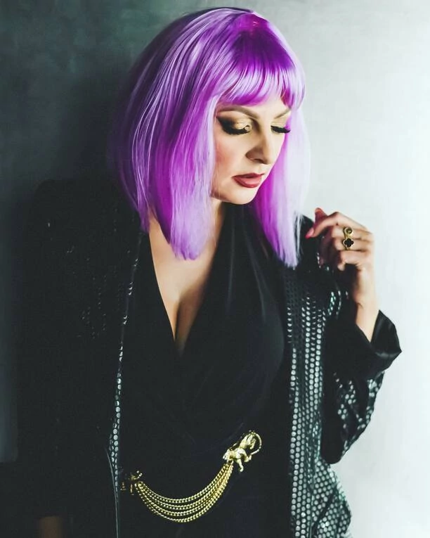 Co za odwaga! Magda Narożna nie boi się eksperymentować! Gwiazda disco polo zaskoczyła nowym wizerunkiem! Fani w szoku