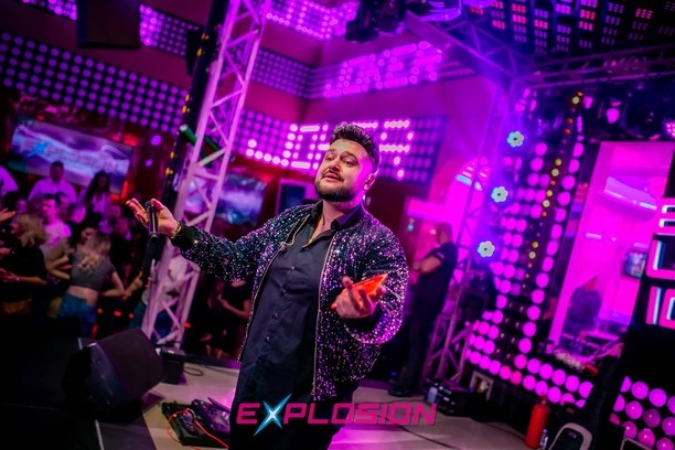 Joker i tłumy na jego koncercie świątecznym w klubie Explosion w Warszawie