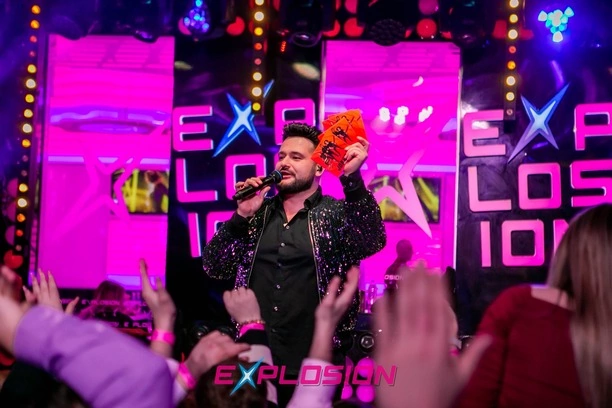 Joker i tłumy na jego koncercie świątecznym w klubie Explosion w Warszawie