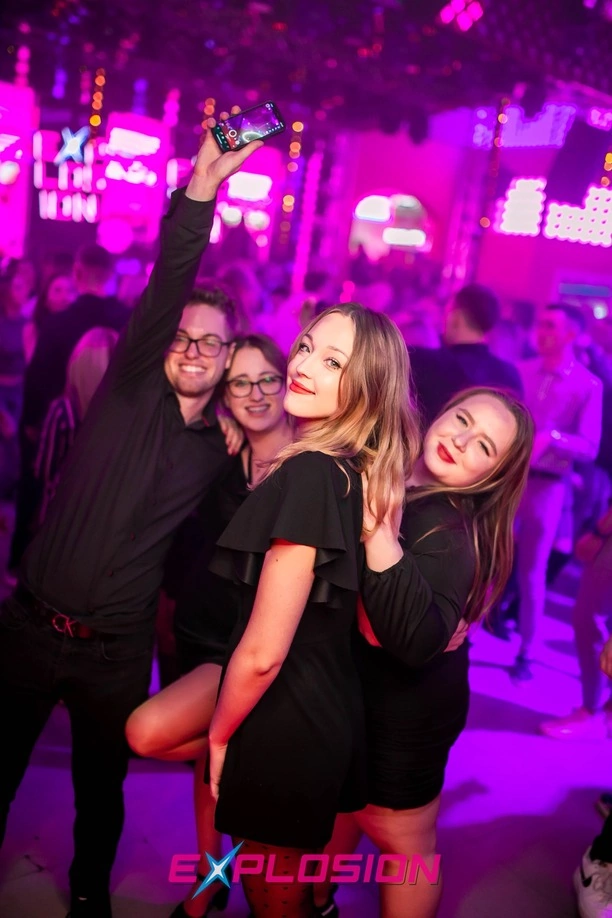 Joker i tłumy na jego koncercie świątecznym w klubie Explosion w Warszawie