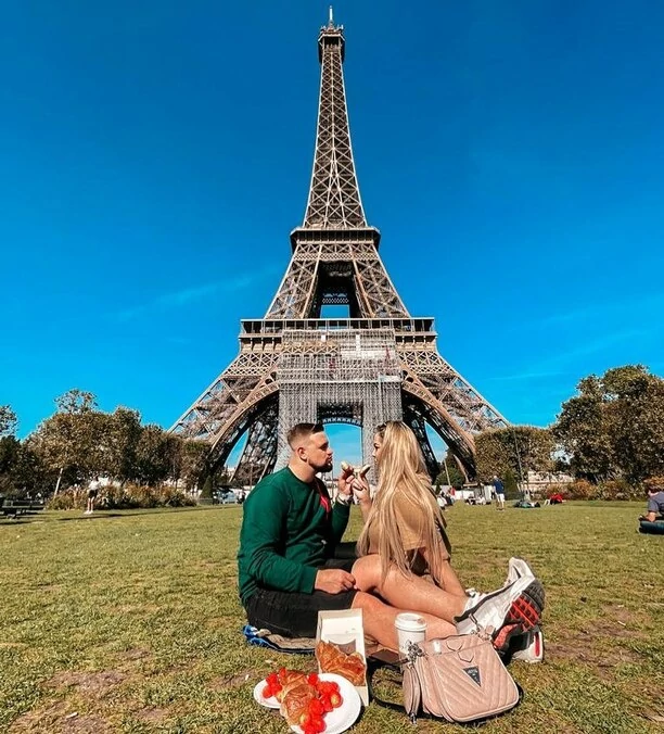 Romantyczne chwile uwielbianej Pauli Karpowicz w Paryżu! Gwiazda spędza cudowny czas z narzeczonym!