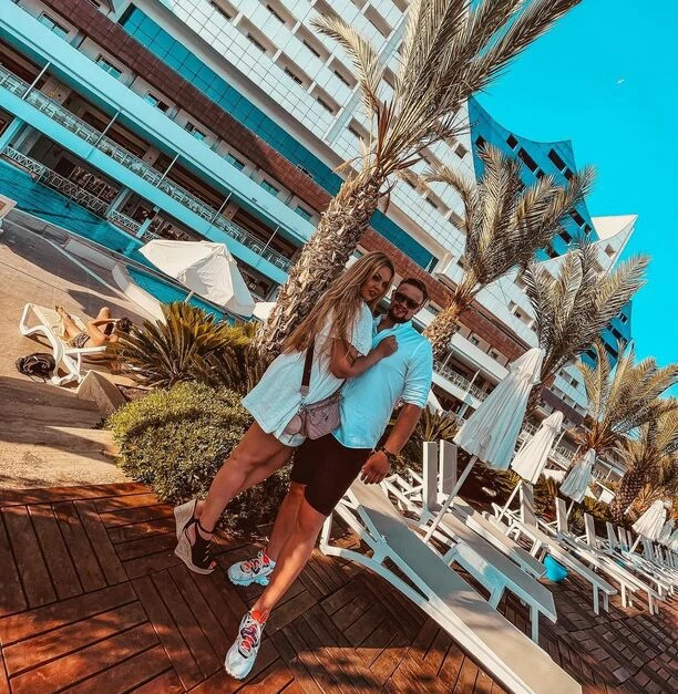 Romantyczne chwile uwielbianej Pauli Karpowicz w Paryżu! Gwiazda spędza cudowny czas z narzeczonym!